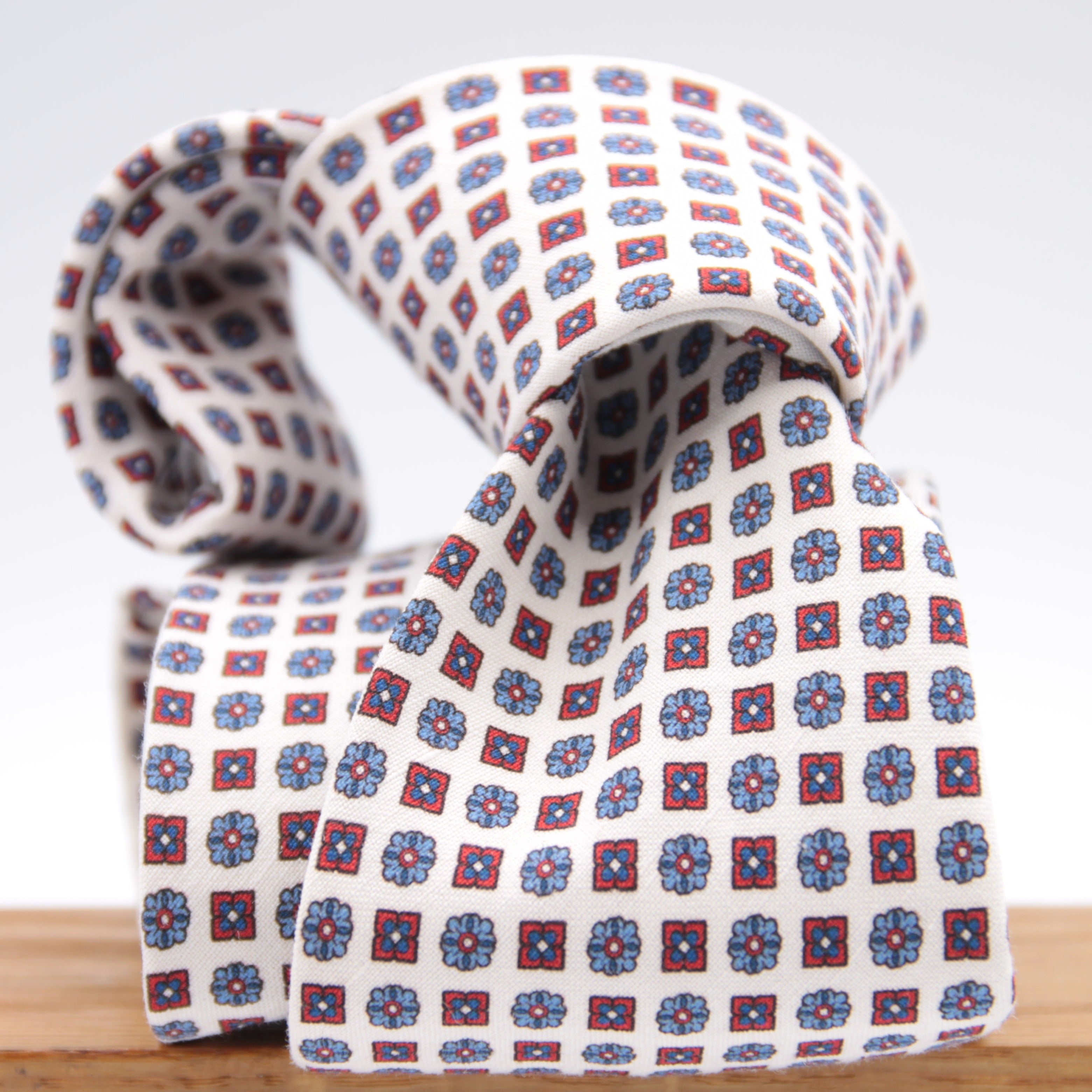 Cruciani & Bella 60% Linen, 40% Silk  Italian fabric Unlined tie White, Red and Blue Handmade in Italy 8 cm x 150 cm #6730