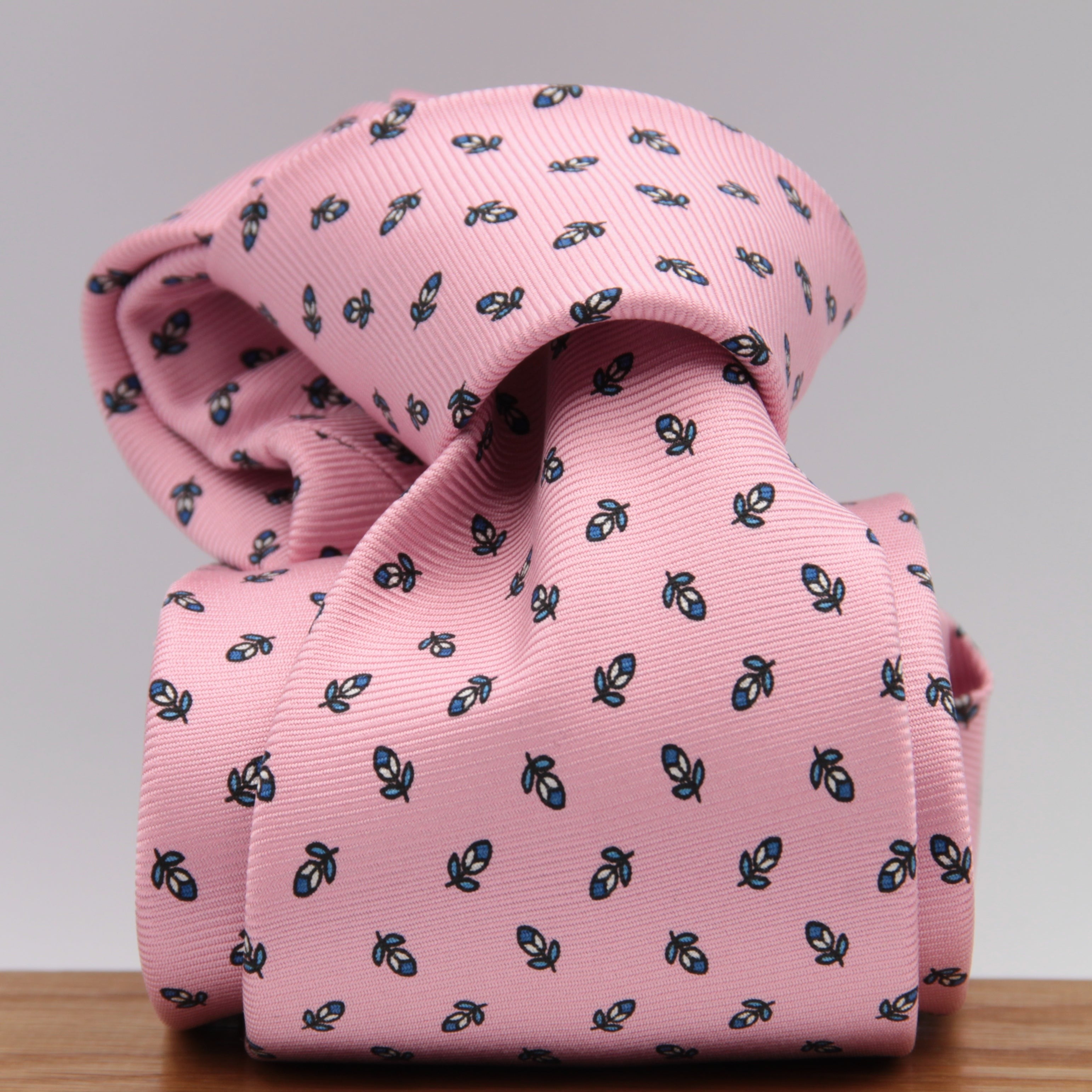 Holliday & Brown for Cruciani & Bella 100% Printed Silk Self-Tipped Pink, Light Blue and White  tie Handmade in Italy 9 cm x 148 cm #6599