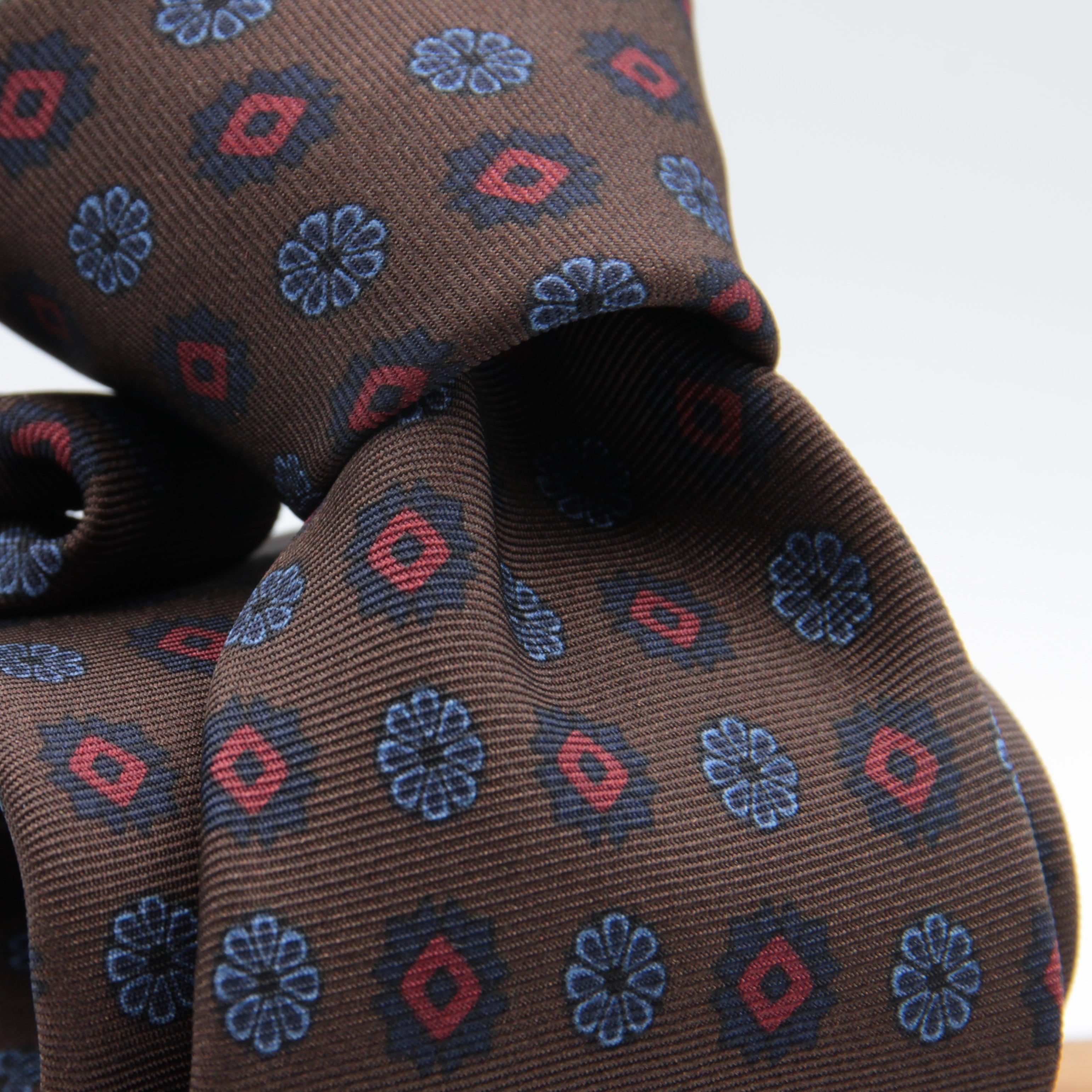 Holliday & Brown for Cruciani & Bella 100% printed Silk Self tipped Brown, Blue and Red motif tie Handmade in Italy 8 cm x 150 cm #6992