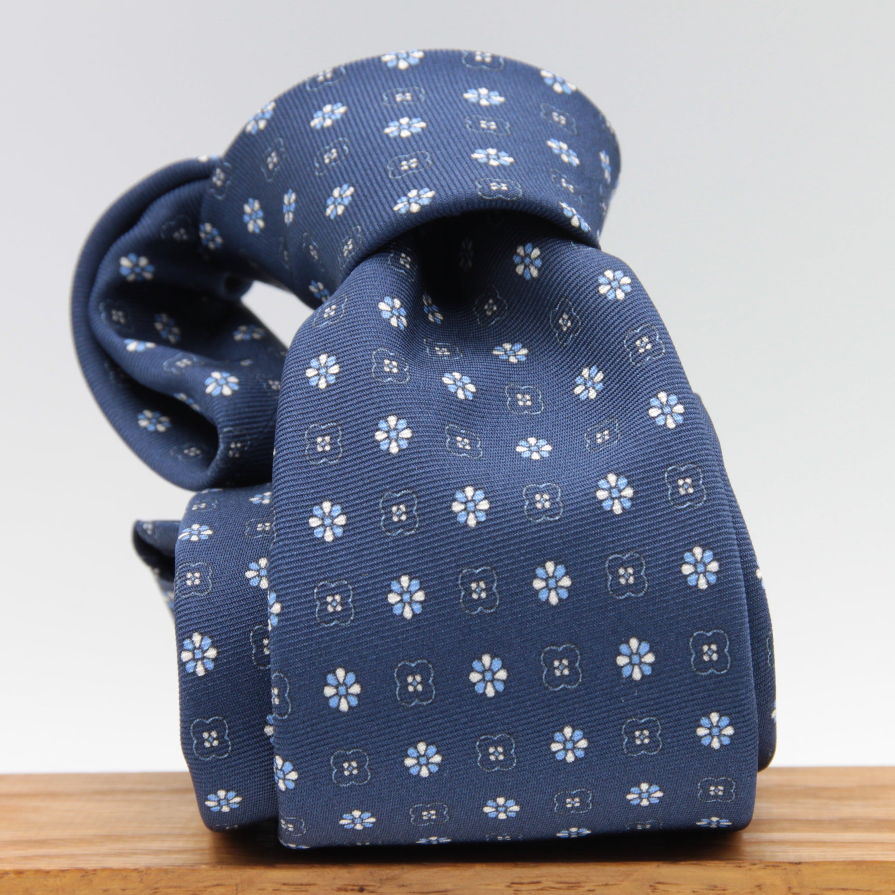 Holliday & Brown for Cruciani & Bella 100% printed Silk Self tipped Blue, Light Blue and White motif tie Handmade in Italy 8 cm x 150 cm #6978