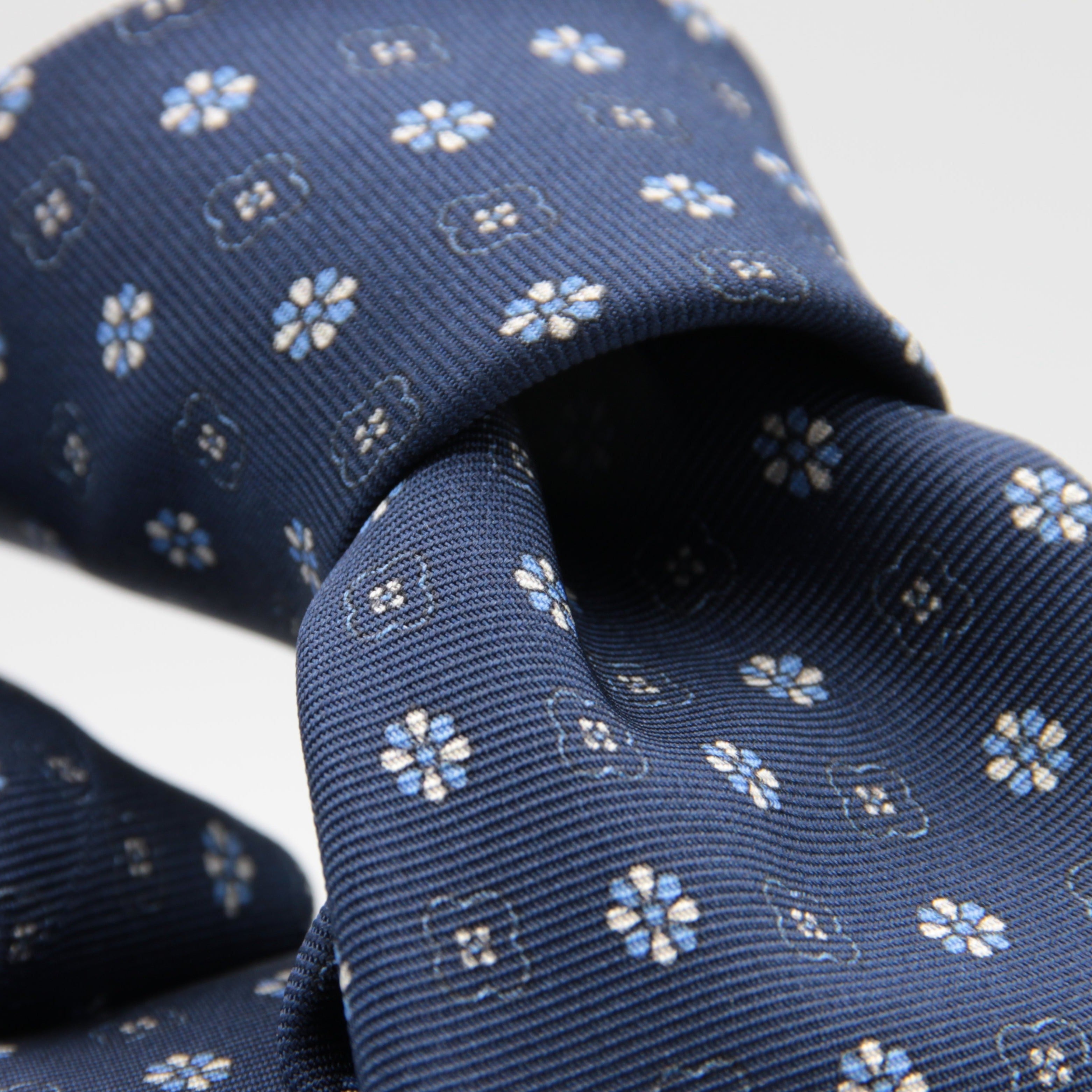 Holliday & Brown for Cruciani & Bella 100% printed Silk Self tipped Blue, Light Blue and White motif tie Handmade in Italy 8 cm x 150 cm #6978