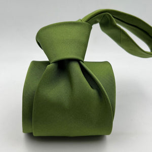 Cruciani & Bella 100% Silk Self Tipped Green Plain Tie Handmade in Italy 9,5 cm x 149 cm New Old Stock #7306