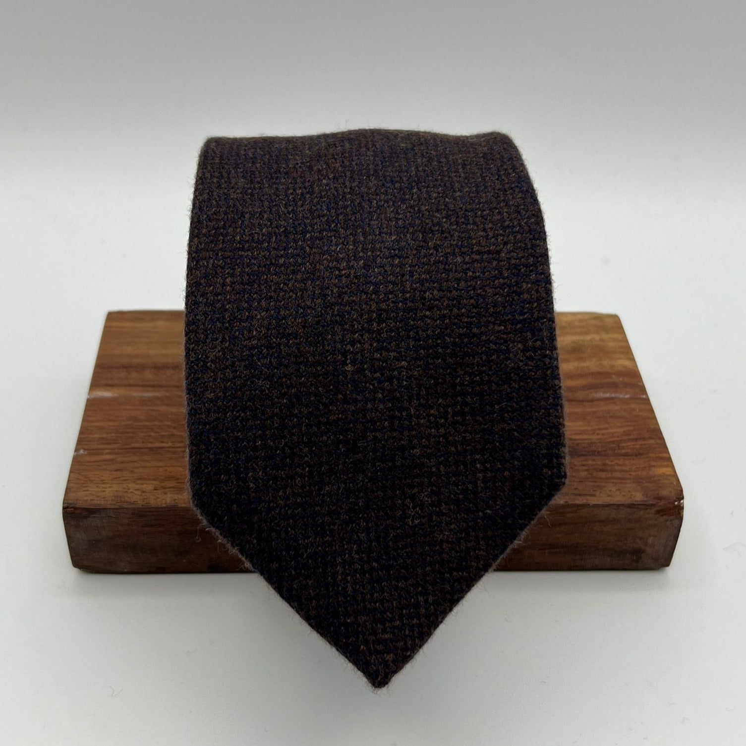 Cruciani & Bella 100% Wool Tipped Plain Tie  Brown Melange Handmade in Italy 9 cm x 149 cm New Old Stock #7448