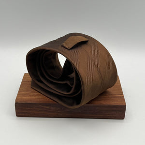 Drake's for Cruciani & Bella 100% Silk Tipped Herringbone Motif Brown Tie Handmade in England 9,5 cm x 146 cm #6505