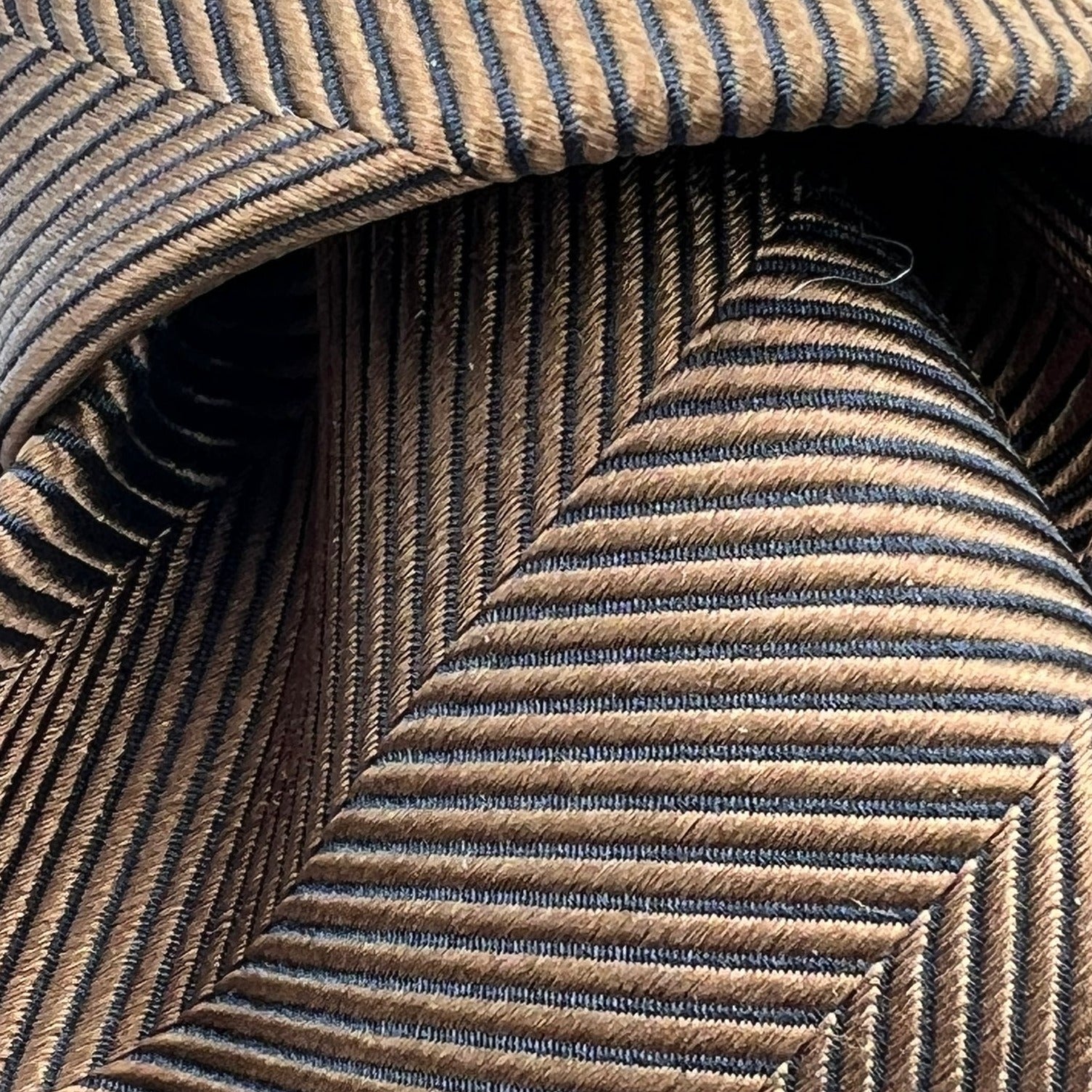 Drake's for Cruciani & Bella 100% Silk Tipped Herringbone Motif Brown Tie Handmade in England 9,5 cm x 146 cm #6505