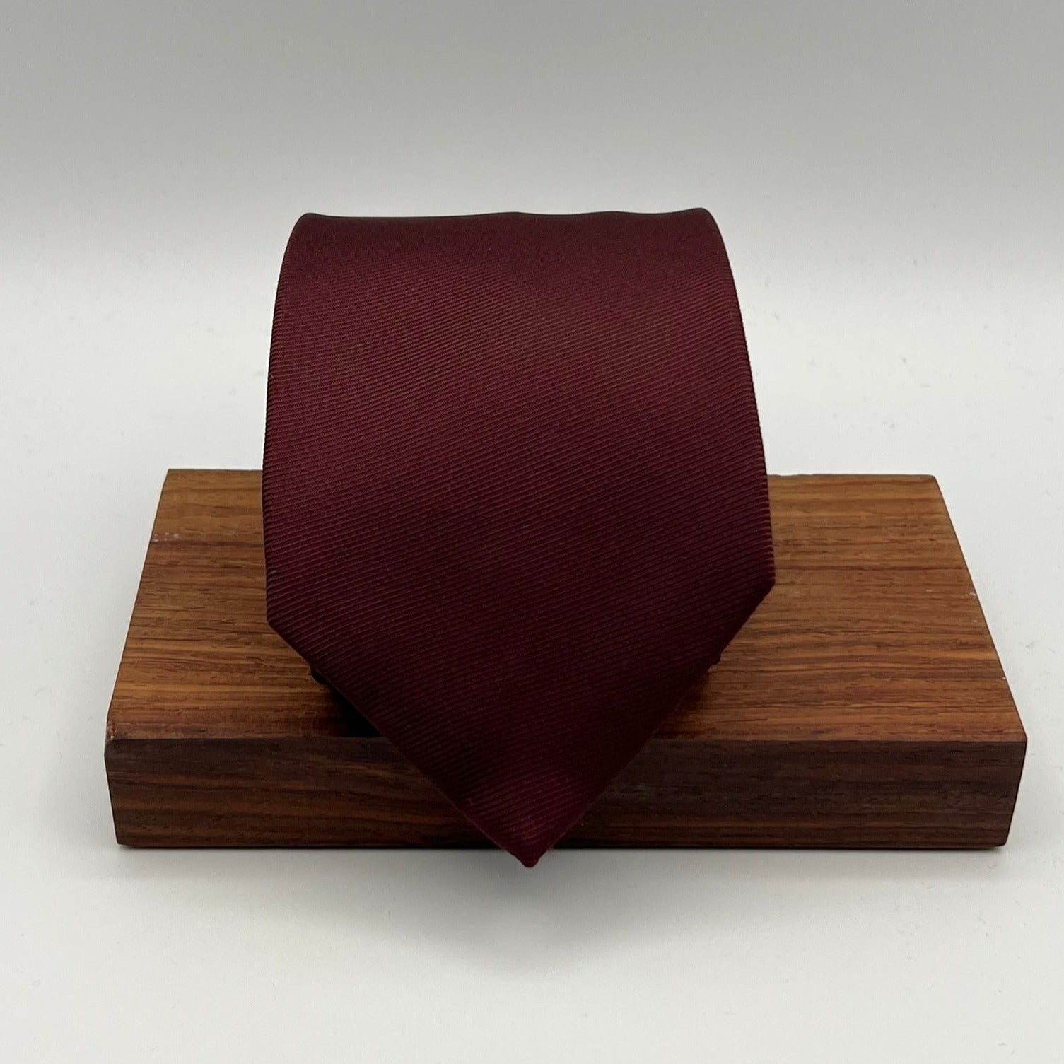 Drake's for ruciani & Bella 100% Silk 50 OZ Tipped Wine PlainTie Handmade in England 9,5 cm x 146 cm #6503