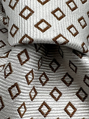 Drake's for Cruciani & Bella 100% Silk Tipped White Tie Light Brown Motif Handmade in England 9,5 cm x 146 cm #6517