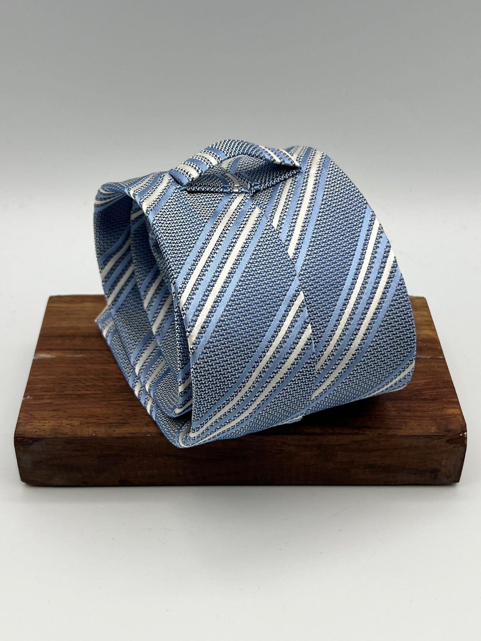 Drake's for Cruciani & Bella 100% Silk Garza Piccola Tipped  Light Blue, White and light Blue Stripes  Tie Handmade in England 9,5 cm x 146 cm #6541