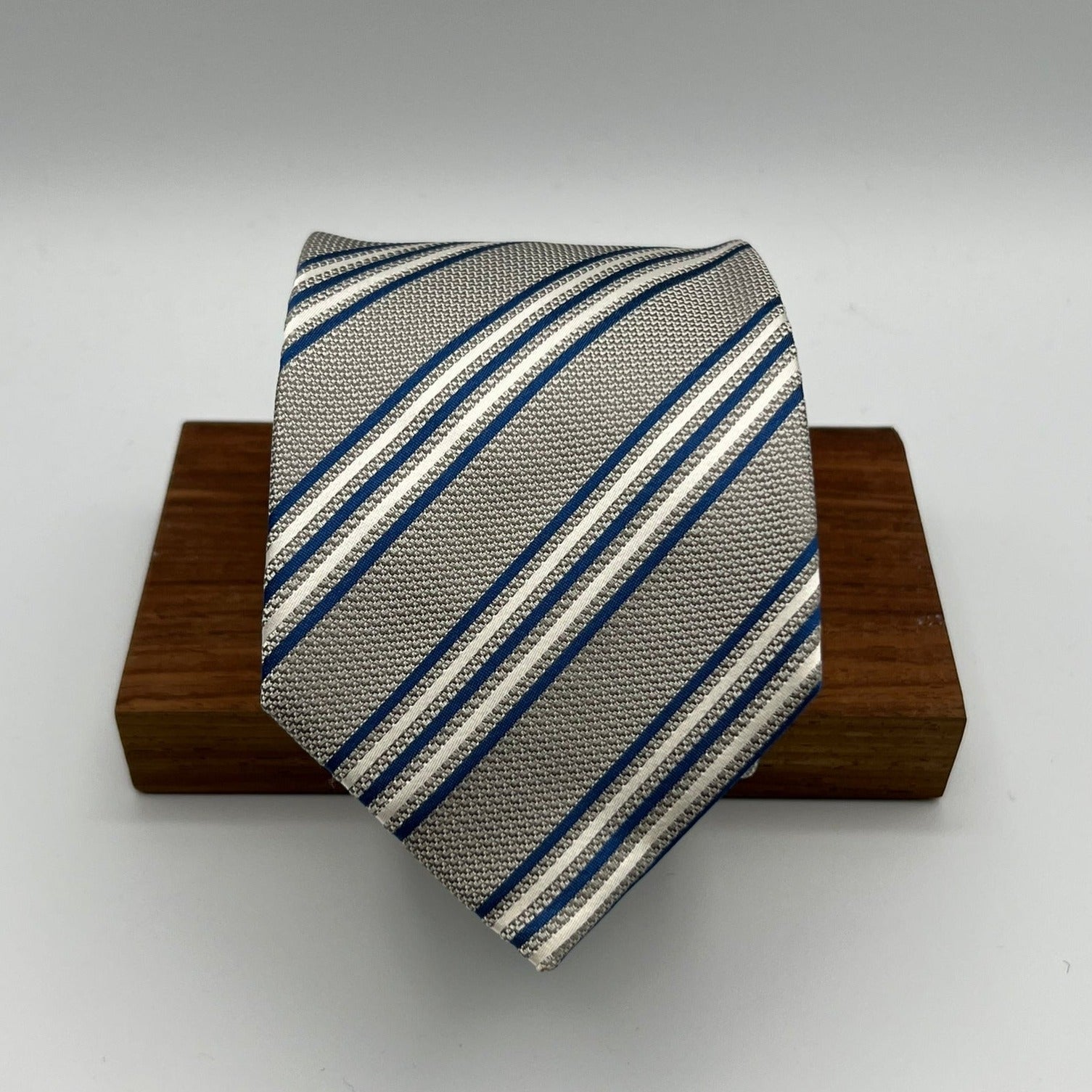Drake's for Cruciani & Bella 100% Silk Jaquard Tipped  Grey, White and Blue Stripes  Tie Handmade in England 9,5cm x 146 cm #6555