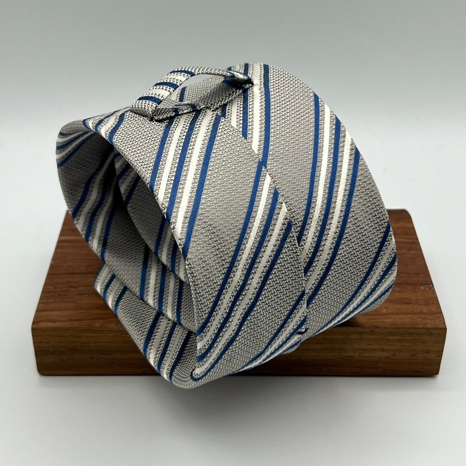 Drake's for Cruciani & Bella 100% Silk Jaquard Tipped  Grey, White and Blue Stripes  Tie Handmade in England 9,5cm x 146 cm #6555