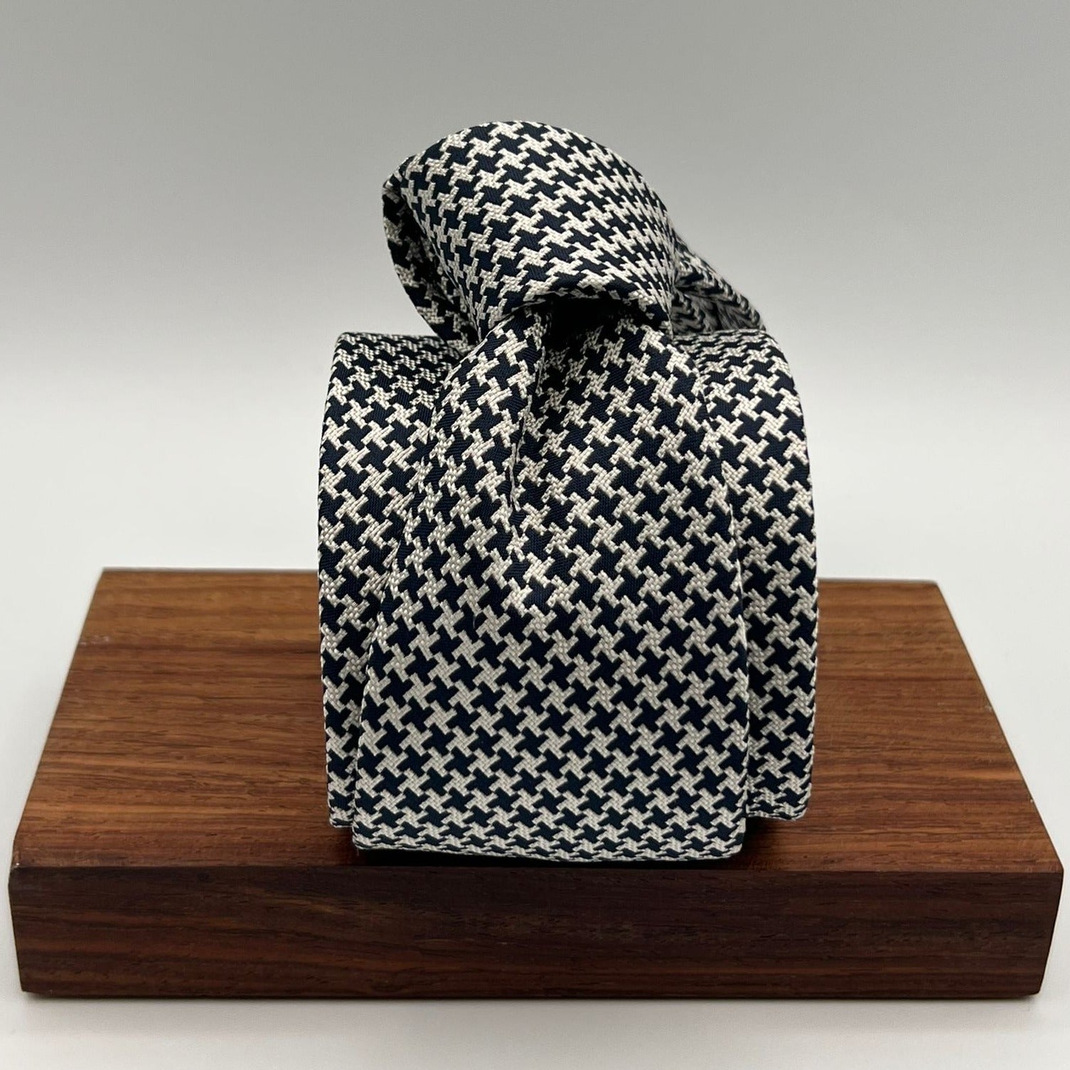 Drake's -  Silk - White, Dark Blue Houndstooth Small Cheek Tipped Tie #2267