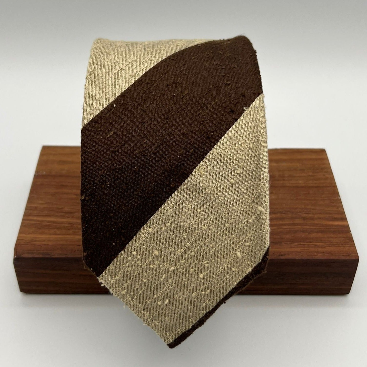 Drake's for Cruciani e Bella 100%  Shantung Silk Unlined Brown, Beige  Stripes Handmade in London, England 8 cm x 150 cm #0194