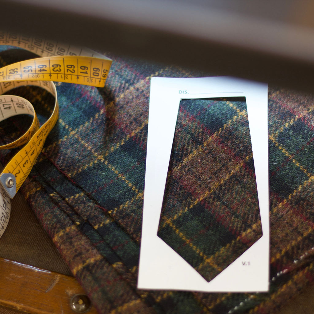 Cruciani & Bella 100% Shetland Tweed Made in Uk, Huddersfield, by James Crowther Mill. Unlined Hand rolled blades Burgundy, Green, Yellow and Brown Tartan Handmade in Italy 8 cm x 150 cm