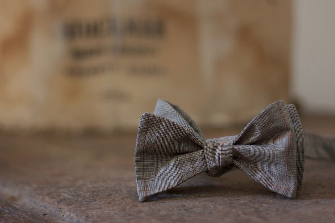 Noodles Bow Ties 100% Paper cloth Light brown and rust Prince of Wales Handcrafted in Italy Coated metal hardware  Olive green gabardine inside Hand-stitched labels Handmade boxes Self-tie bow ties
