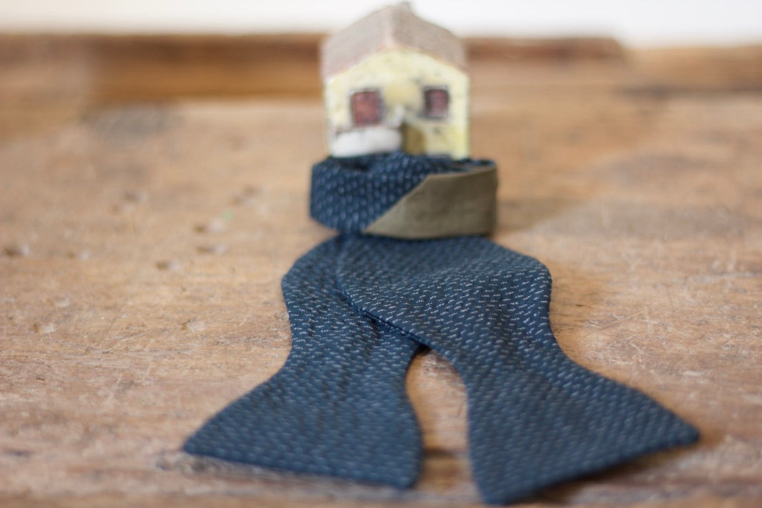 Noodles Bow Ties 100% Japanese Cotton  Blue navy, grey dashes seersucker Handcrafted in Italy Coated metal hardware  Olive green gabardine inside Hand-stitched labels Handmade boxes Self-tie bow ties