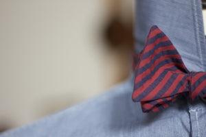 Noodles Bow Ties 100% Cotton  Red and blue seersucker Handcrafted in Italy Coated metal hardware  Olive green gabardine inside Hand-stitched labels Handmade boxes Self-tie bow ties