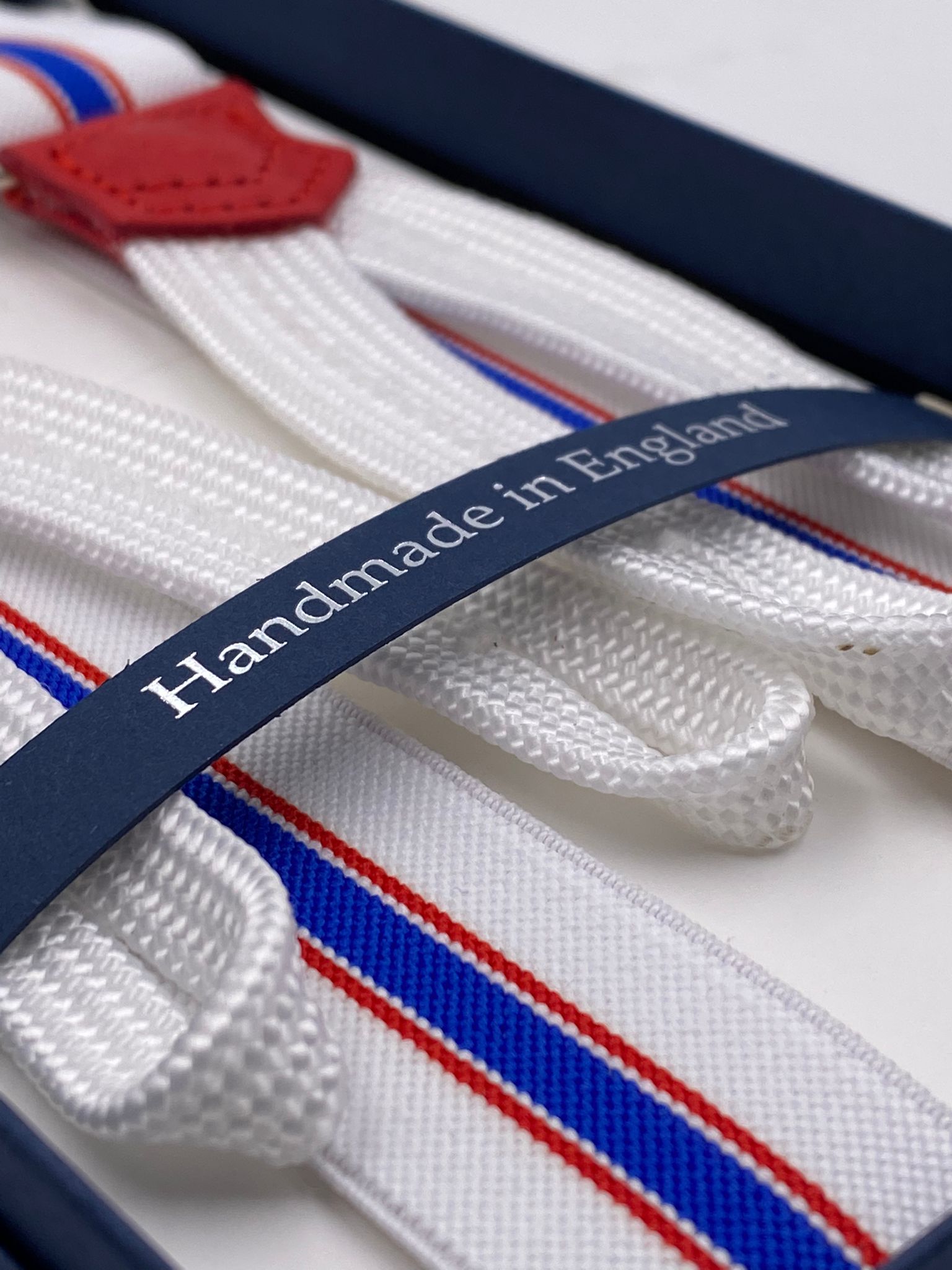 Albert Thurston for Cruciani & Bella Made in England Adjustable Sizing 25 mm elastic braces White, Light Blue and Red Stripes Braid ends Y-Shaped Nickel Fittings Size: L #5662