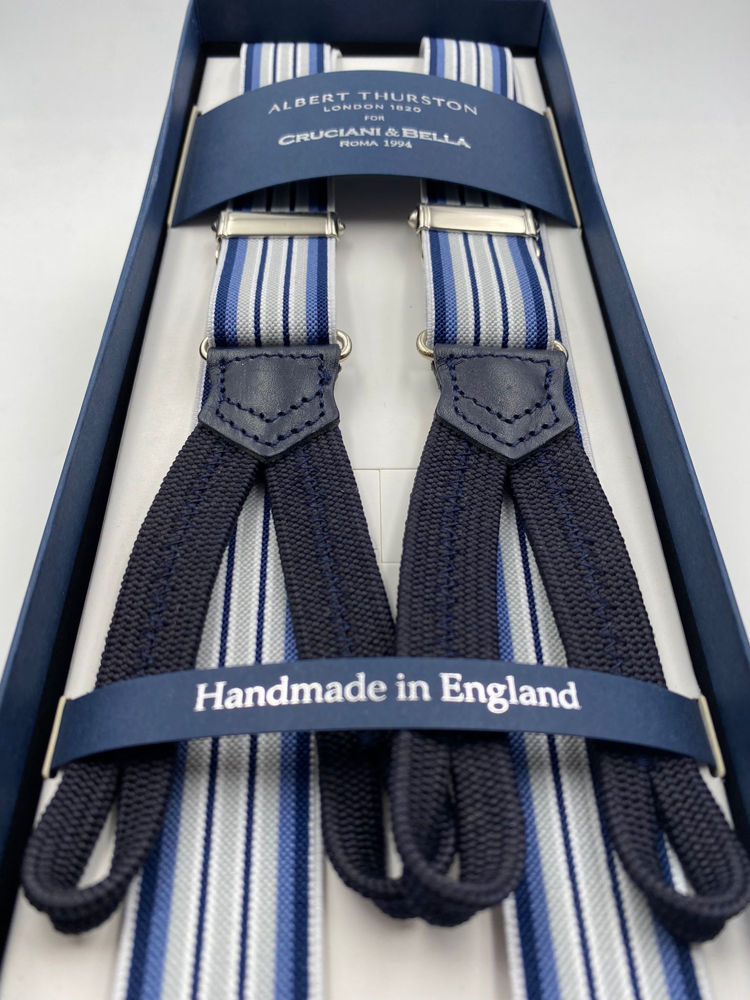 Albert Thurston for Cruciani & Bella Made in England Adjustable Sizing 25 mm elastic braces Blue, Grey and White Stripes Braid ends Y-Shaped Nickel Fittings Size: L #5666