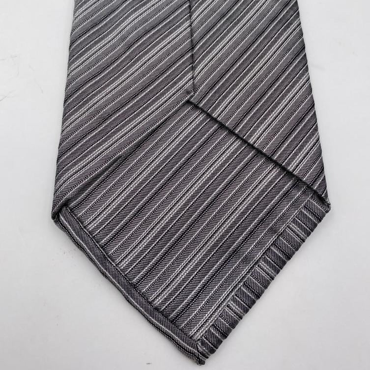 Cruciani & Bella 100% Wowen Silk Self Tipped Striped Grey Wowen Tie Handmade in Italy 9 cm x 148 cm New Old Stock #6446