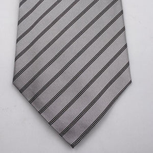 Franco Bassi for Cruciani & Bella 100% Wowen Silk Tipped Motif Light Grey Wowen Tie Handmade in Italy 9 cm x 148 cm New Old Stock #6437