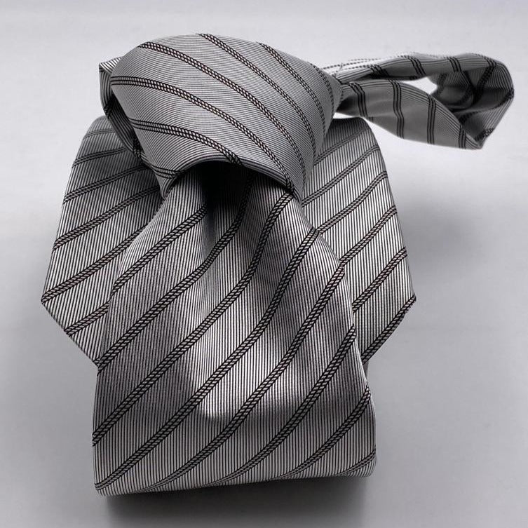 Franco Bassi for Cruciani & Bella 100% Wowen Silk Tipped Motif Light Grey Wowen Tie Handmade in Italy 9 cm x 148 cm New Old Stock #6437