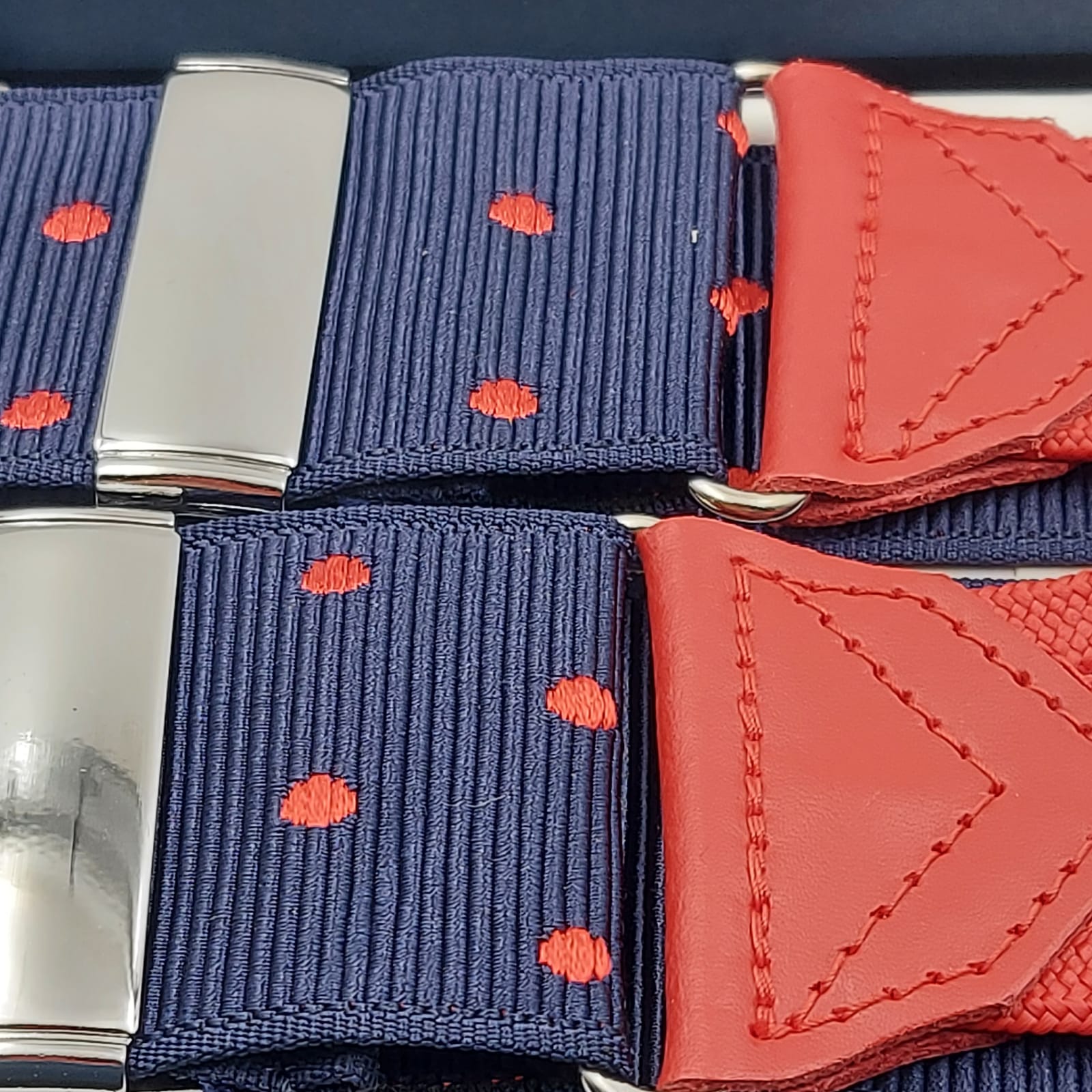 Albert Thurston for Cruciani & Bella Made in England Adjustable Sizing 40 mm Woven Barathea  Blue and Red Dot  Motif  Braces Elastic Braces Y-Shaped Nickel Fittings Size: XL 6168 