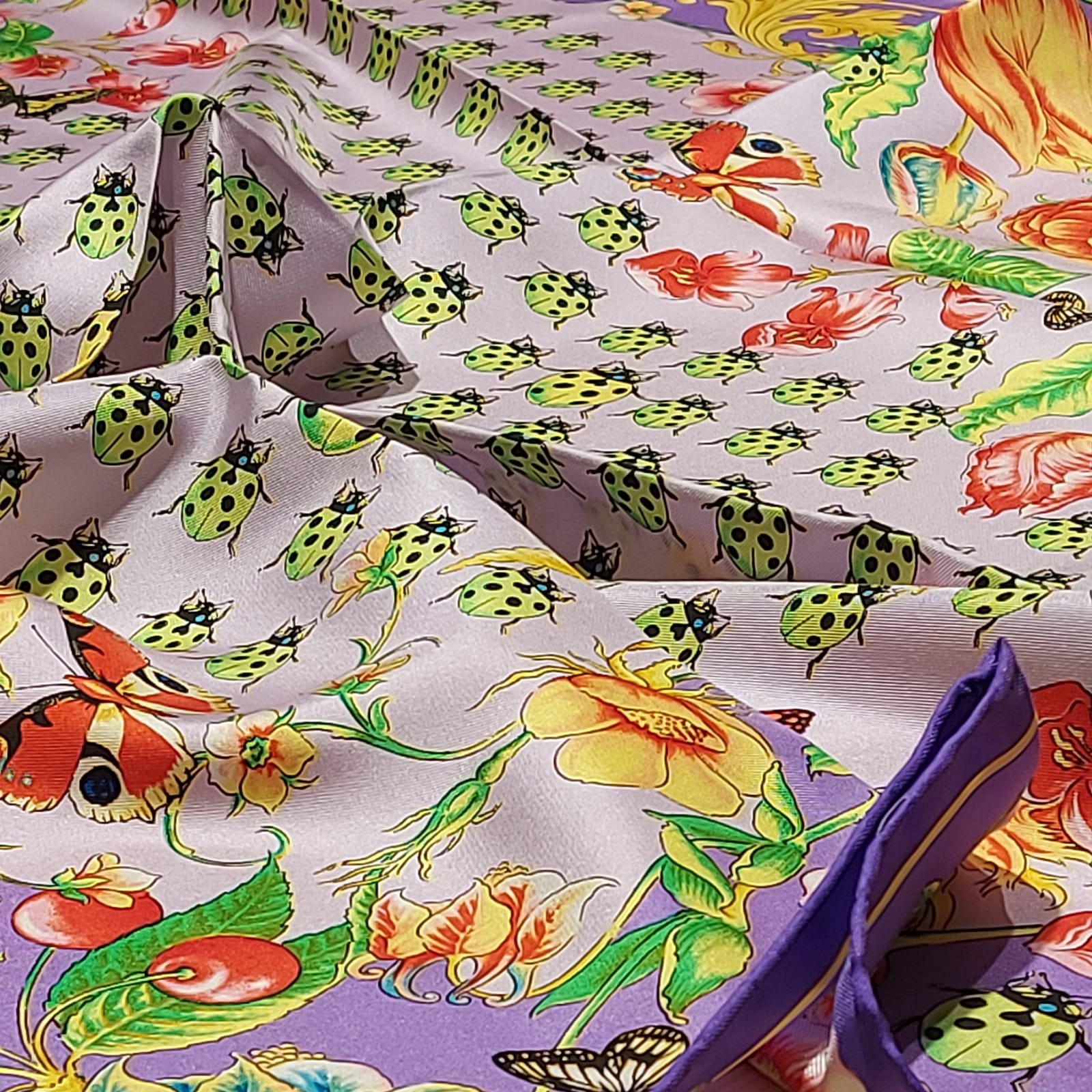 Cruciani & Bella Hand-rolled   100% Silk Pink, Purple Multicolor Atelier Versace Vintage Collection Made in Italy 90 cm X 90 cm #6375 