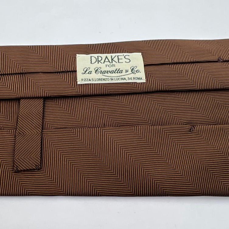Drake's for Cruciani & Bella 100% Silk Tipped Herringbone Motif Brown Tie Handmade in England 9,5 cm x 146 cm #6505