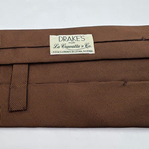 Drake's for Cruciani & Bella 100% Silk Tipped Herringbone Motif Brown Tie Handmade in England 9,5 cm x 146 cm #6505