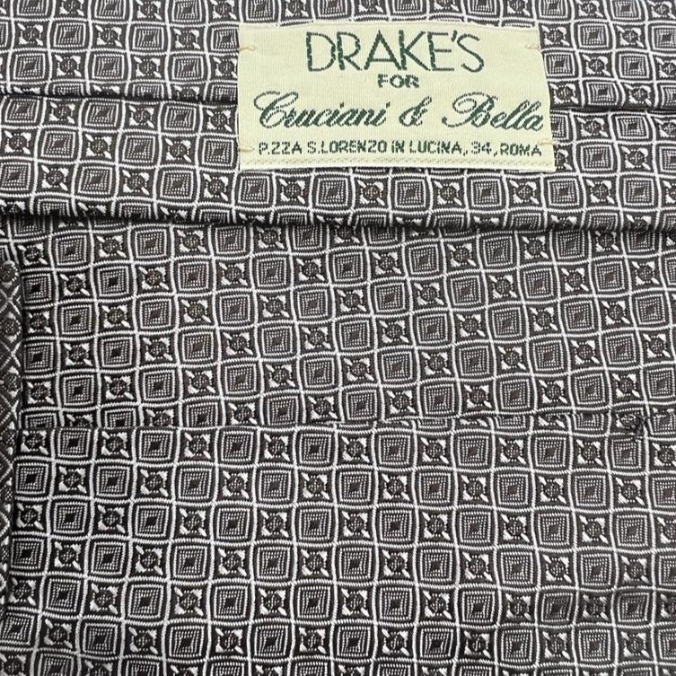 Drake's Vintage 100% Silk Tipped  Grey Light Grey Motif Handmade in England 9,5 cm x 146 cm #6522