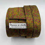 Cruciani & Bella 100% Silk Jaquard Tipped Green, Light Brown and Red Paisley Motif Tie Handmade in Italy 9,5 cm x 148 cm New Old Stock #6576