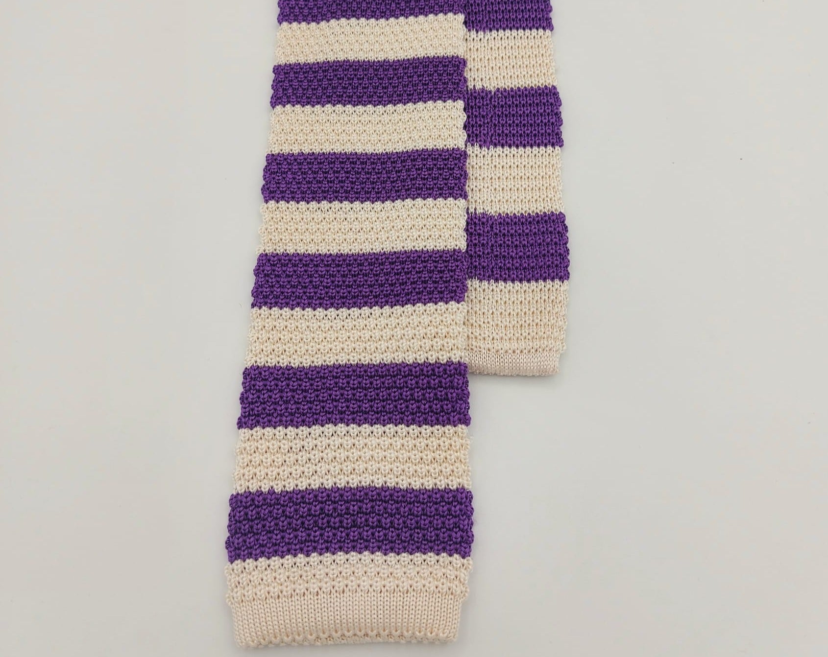 Cruciani & Bella 100% Knitted Silk White and Purple knitted tie Handmade in Italy 6 cm x 145 cm #6368