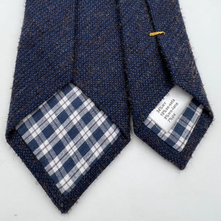 Cruciani & Bella 40 % Cotton 43% Wool 10% Silk 7% pa Self Tipped Motif Blue Brown Melange Handmade in Italy 7 cm x 149 cm New Old Stock #0101