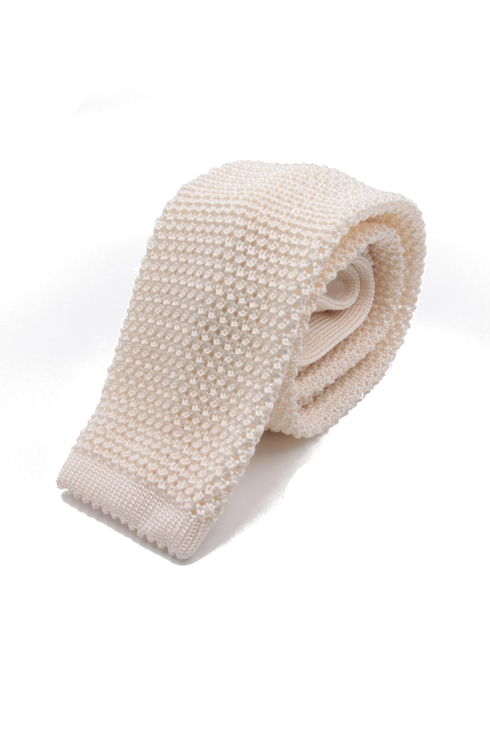 Bright ivory knitted tie