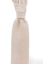 Bright ivory knitted tie