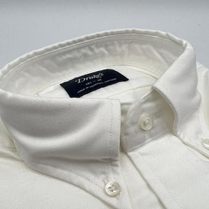 00% Cotton Made in Somerset, England Button-Down Collar with Brushed, Floating Interlining Box Pleat Single Rounded One-Button Cuff Chest Pocket Whipped 18L Mother of Pearl Buttons