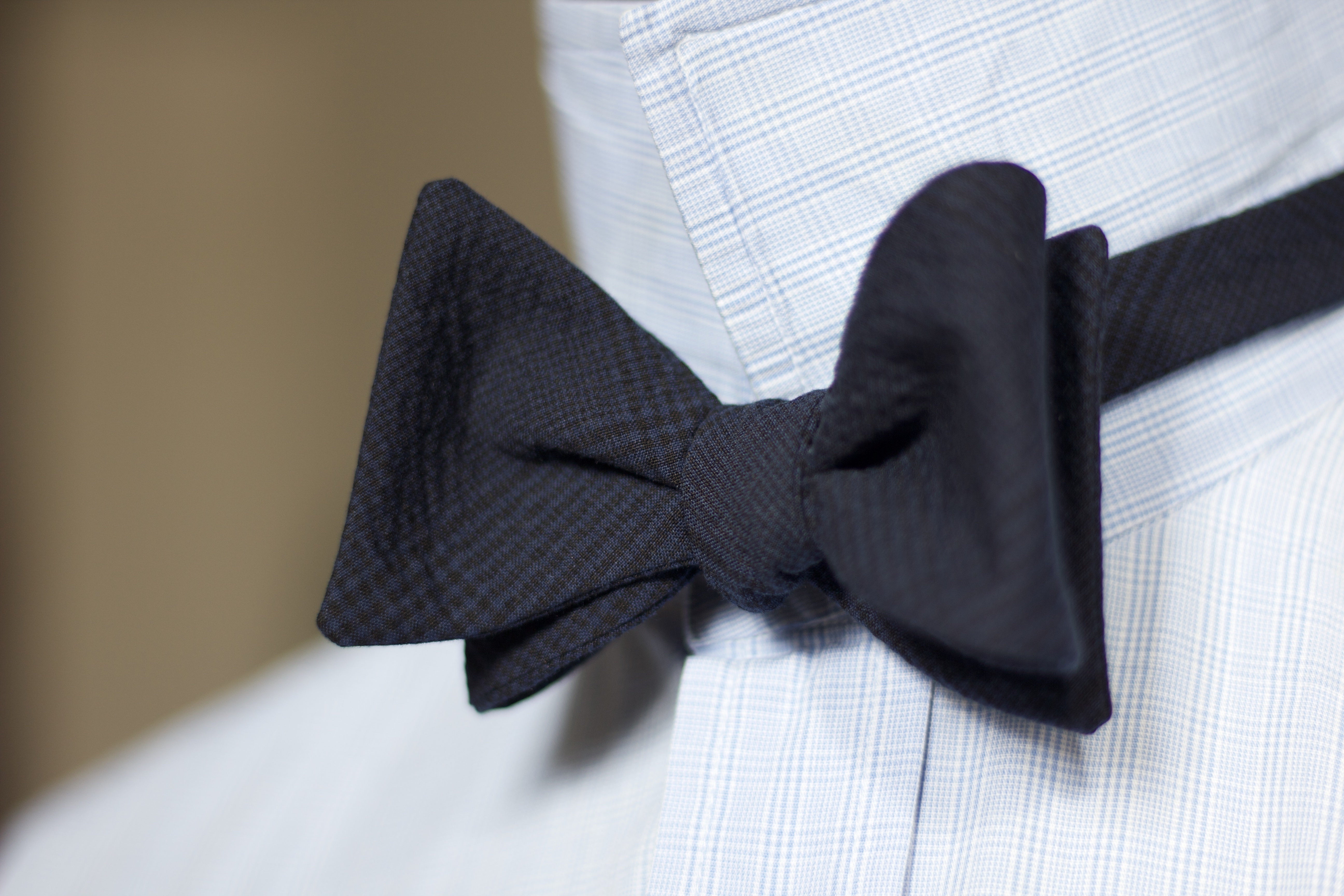 Noodles Bow Ties 100% Cotton seersucker Blue Prince of Wales Handcrafted in Italy coated metal hardware  olive green gabardine inside hand-stitched labels handmade boxes self-tie bow ties BOW SIZE  Butterfly approx. 11x6 cm Adjustment: 35 cm - 45 cm