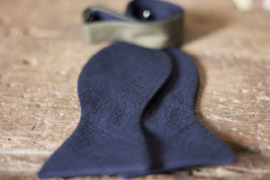 Noodles Bow Ties 100% Cotton seersucker Blue Prince of Wales Handcrafted in Italy coated metal hardware  olive green gabardine inside hand-stitched labels handmade boxes self-tie bow ties BOW SIZE  Butterfly approx. 11x6 cm Adjustment: 35 cm - 45 cm