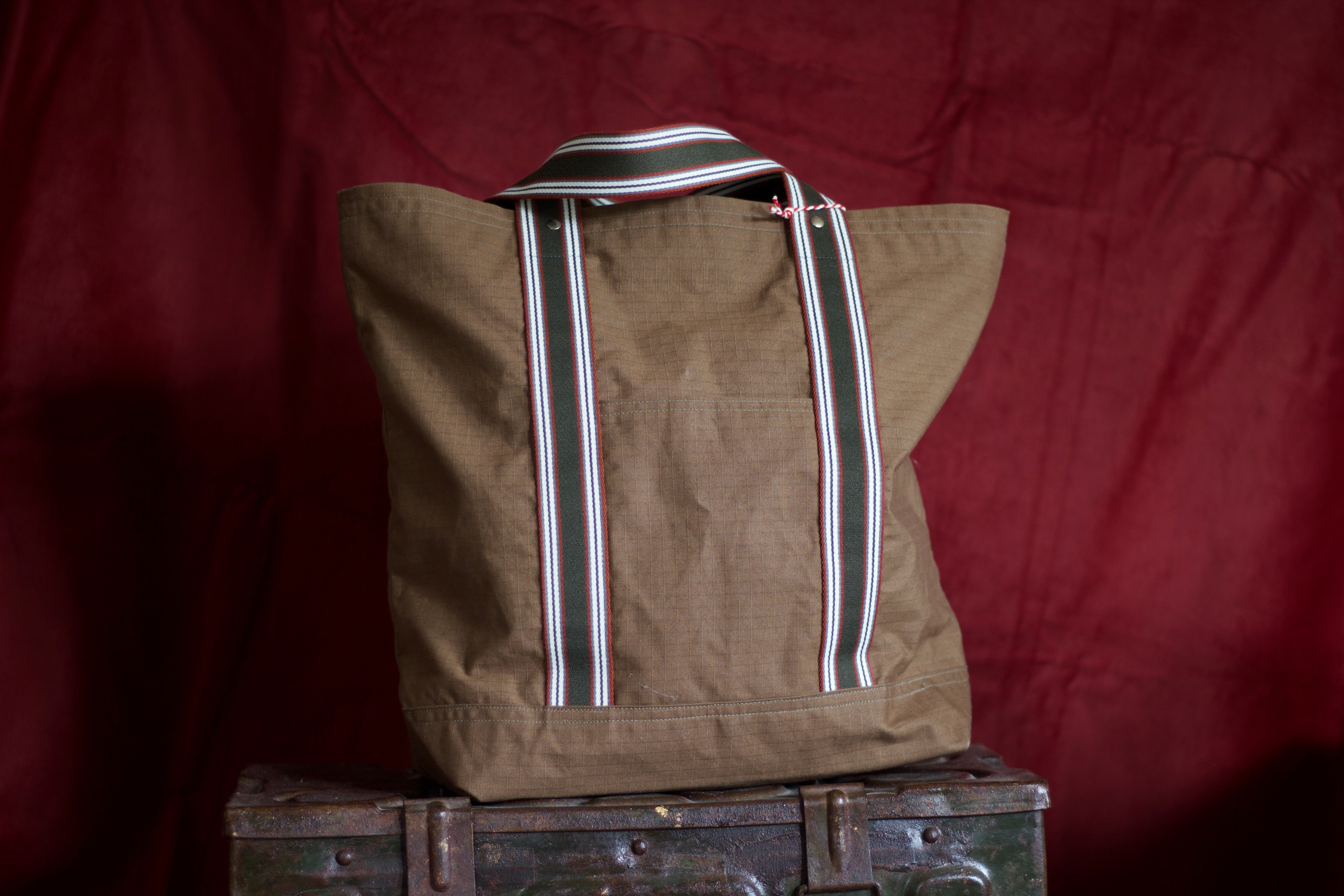 Noodles - Khaki dry waxed ripstop cotton - Green handles tote bag