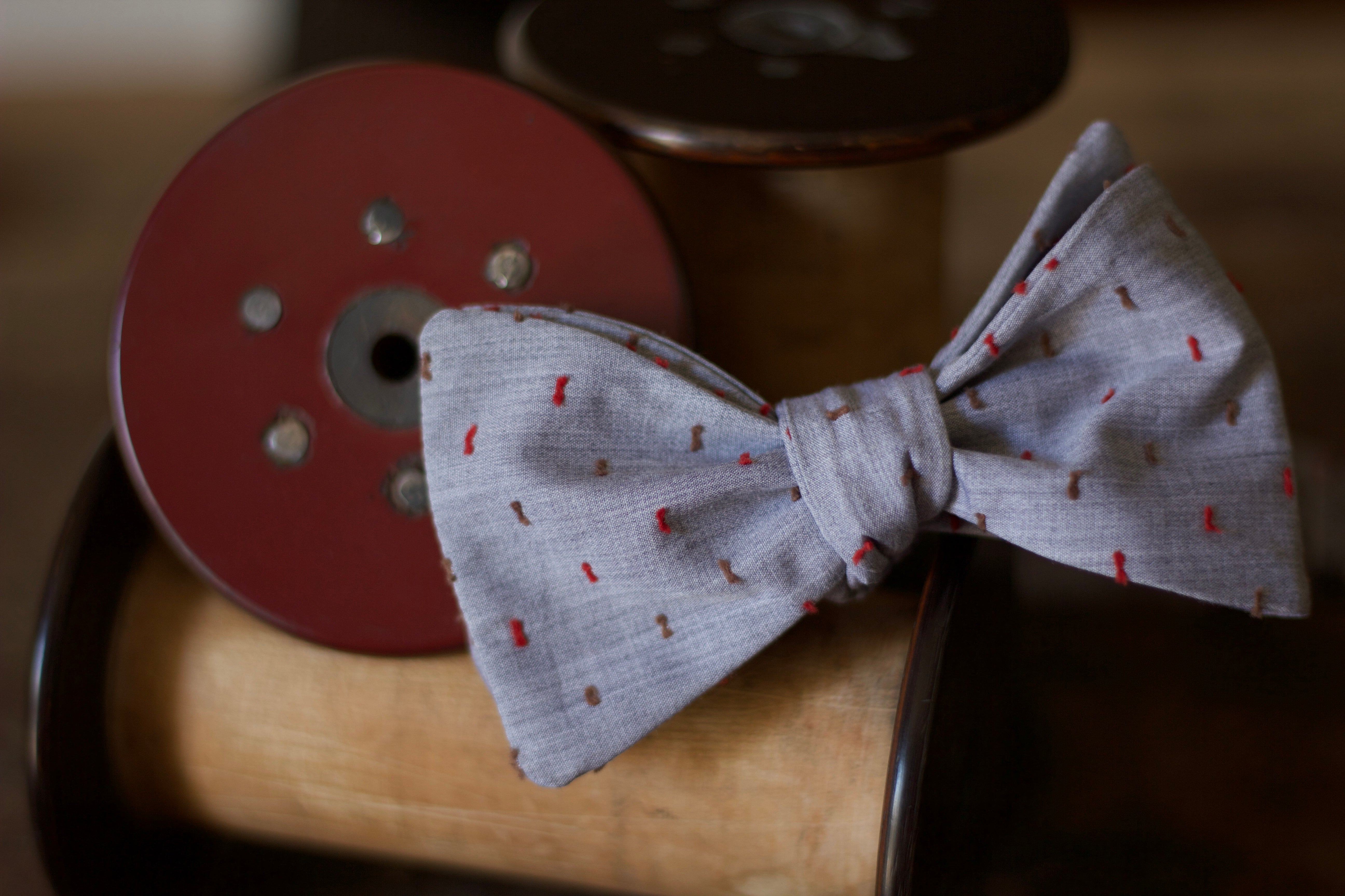 Noodles Bow Ties 100% Cotton Grey with Red and Brown dashes Handcrafted in Italy coated metal hardware  olive green gabardine inside hand-stitched labels handmade boxes self-tie bow ties BOW SIZE  Butterfly approx. 11x6 cm Adjustment: 35 cm - 45 cm