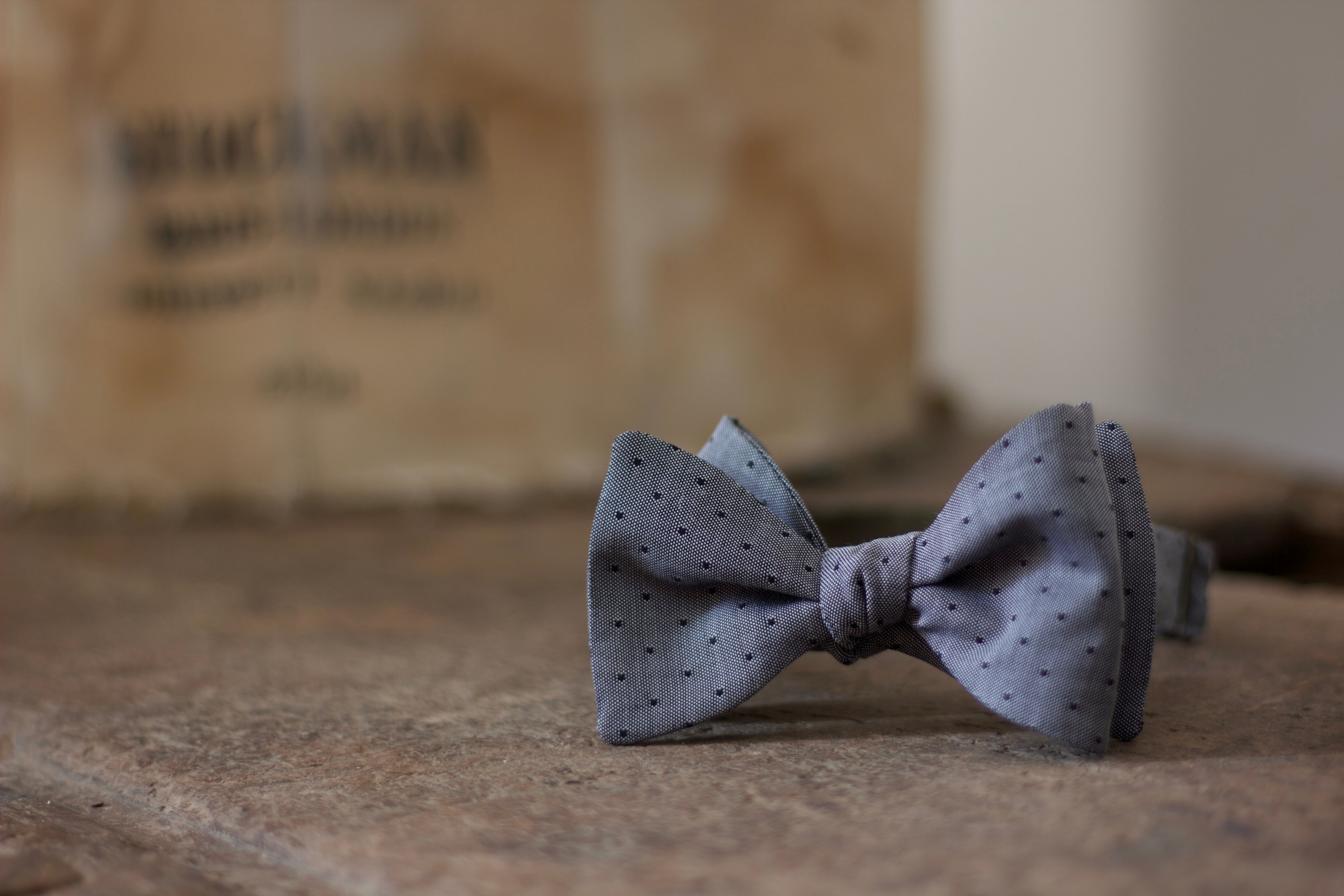 Noodles Bow Ties 100% Cotton Grey, Black polka dots Handcrafted in Italy coated metal hardware  olive green gabardine inside hand-stitched labels handmade boxes self-tie bow ties BOW SIZE  Butterfly approx. 11x6 cm Adjustment: 35 cm - 45 cm N.B :